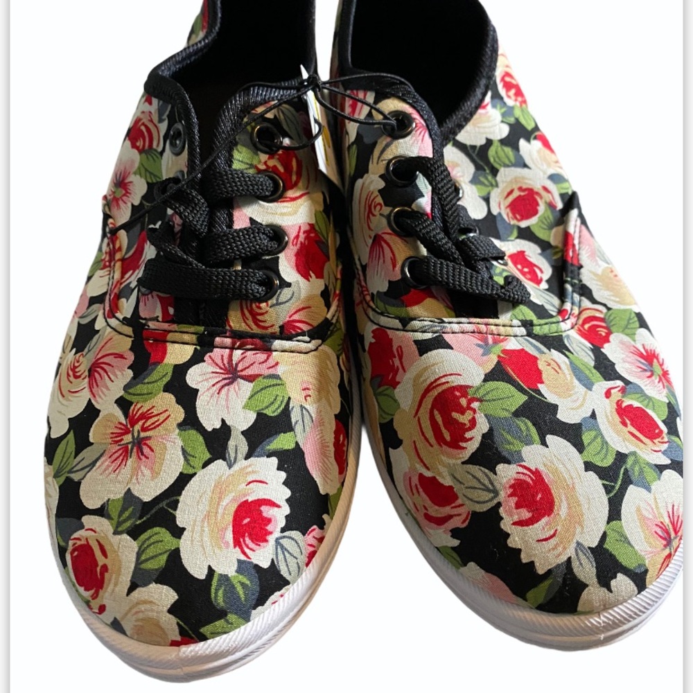 🆕 Floral canvas shoes